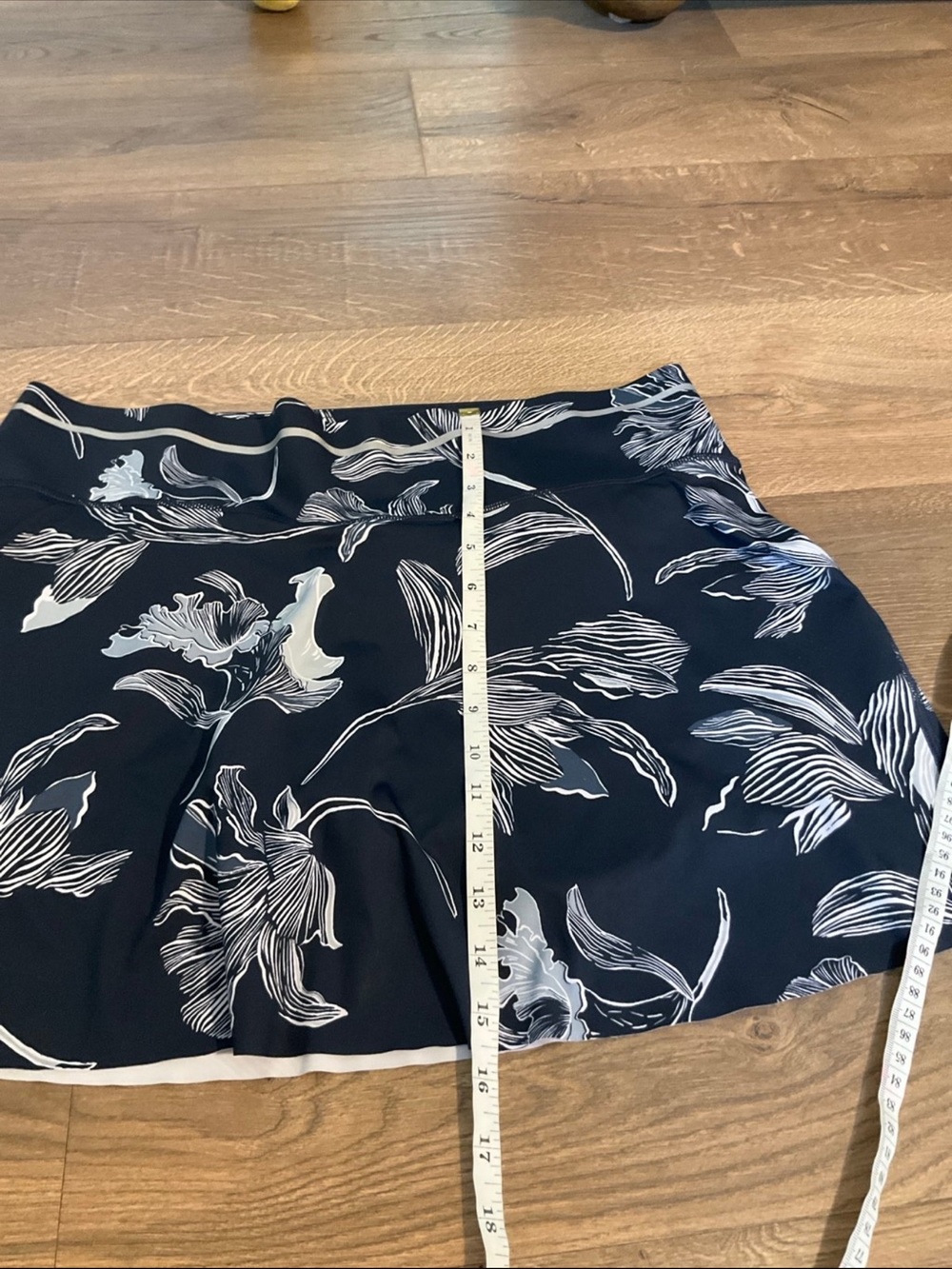 Athleta navy white floral Sonic athletic skort, L - Picture 9 of 9